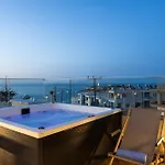 Private Rooftop Jacuzzi Sea View Walk To Resmo