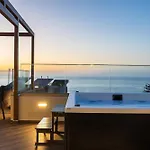 Private Rooftop Jacuzzi Sea View Walk To Réthimno