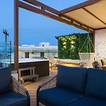 Private Rooftop Jacuzzi Sea View Walk To Holiday home *