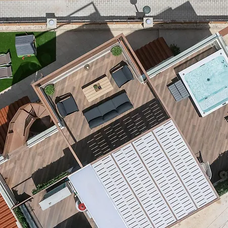 Private Rooftop Jacuzzi Sea View Walk To