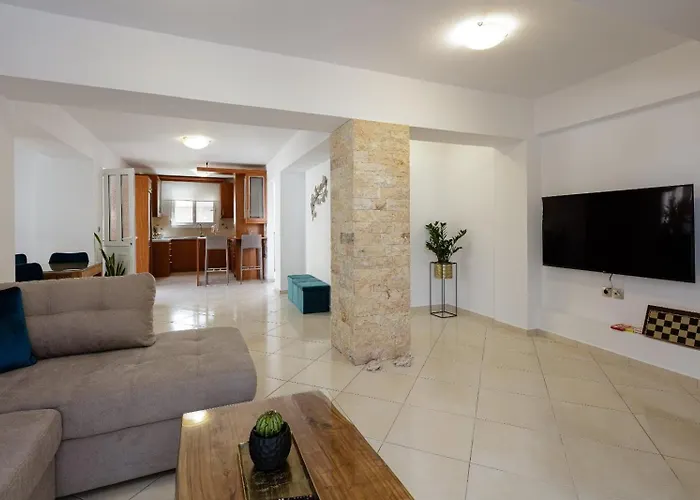 Private Rooftop Jacuzzi Sea View Walk To